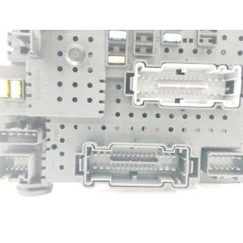 Recambio de caja reles / fusibles para volvo s60 berlina 2.4 diesel cat referencia OEM IAM 30786646  