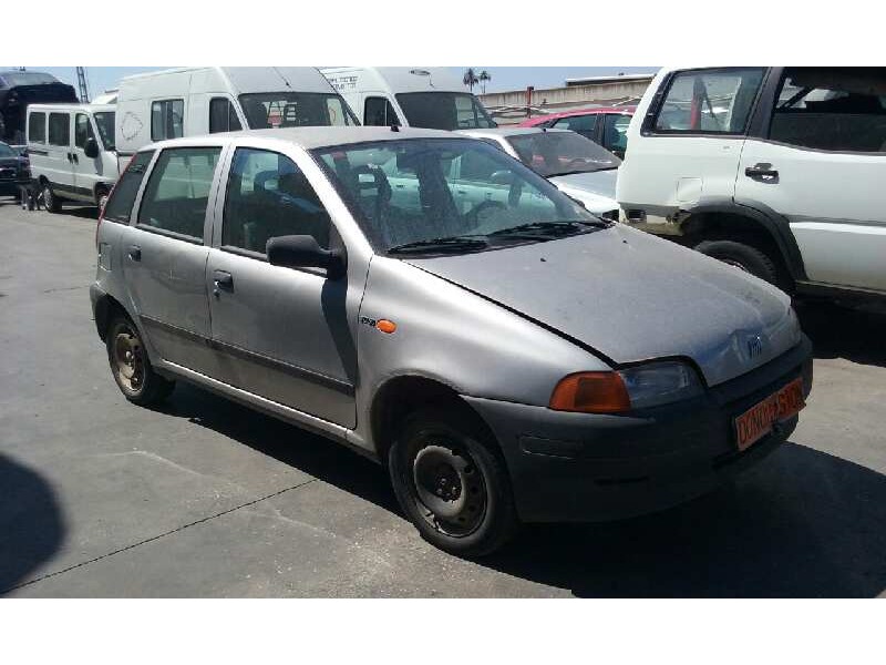 FIAT PUNTO BERLINA (176)