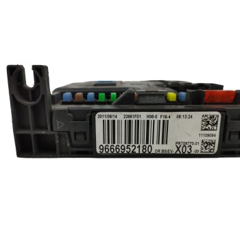 Recambio de caja reles / fusibles para citroën c3 attraction referencia OEM IAM 9666952180  