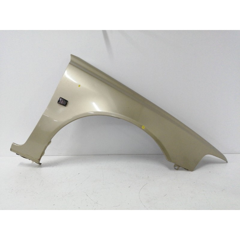 Recambio de aleta delantera derecha para volvo s40 berlina 1.6 cat referencia OEM IAM  OBSERVAR FOTOS 