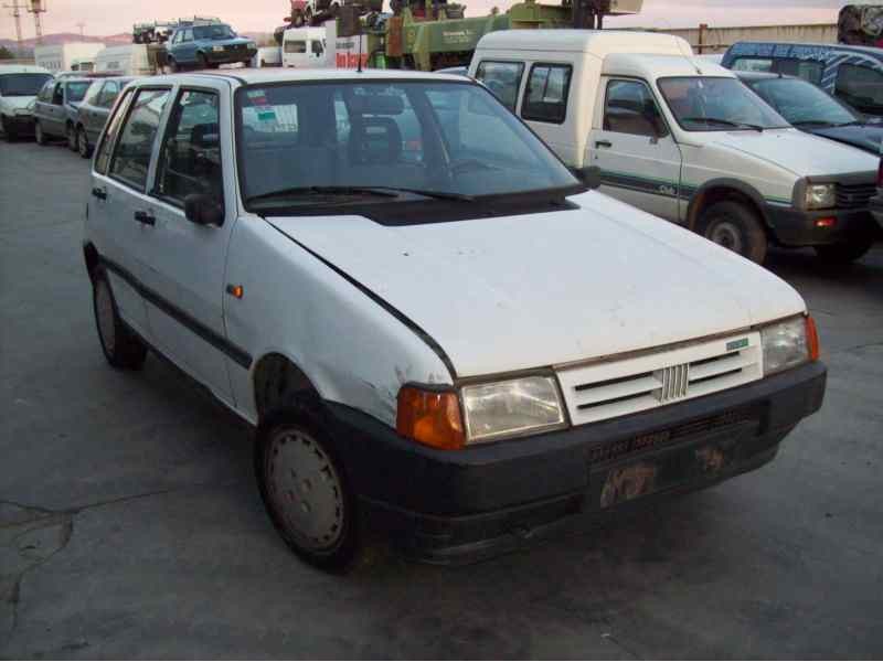 FIAT UNO (146)