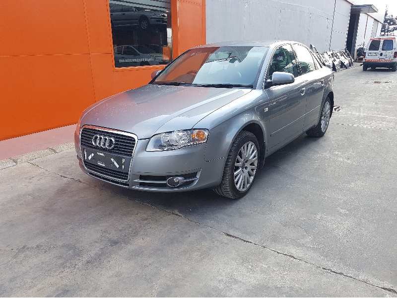 AUDI A4 BERLINA (8E)