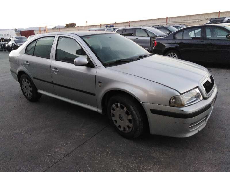 SKODA OCTAVIA BERLINA (1U2)
