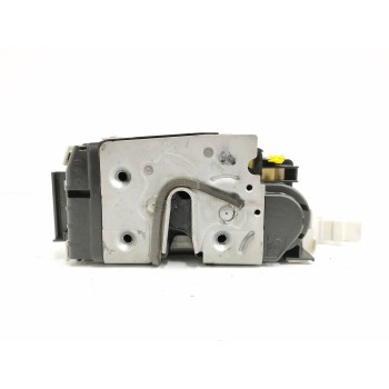 CERRADURA PUERTA DELANTERA DERECHA A2047200635 