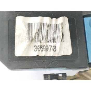 Recambio de cerradura puerta delantera derecha para volvo s60 berlina 2.4 diesel cat referencia OEM IAM 30699748  