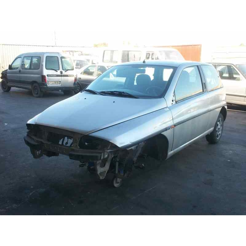 lancia lancia y del año 1998