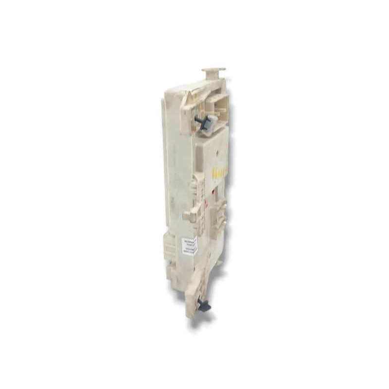 CAJA RELES / FUSIBLES