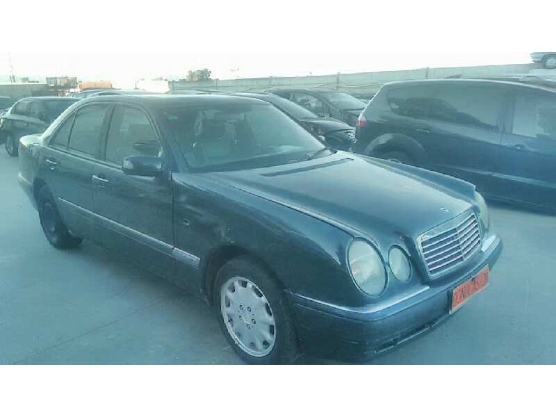 mercedes-benz clase e (w210) berlina del año 2000