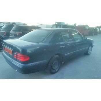 mercedes-benz clase e (w210) berlina del año 2000