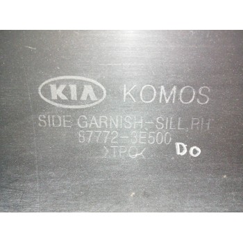 Recambio de faldon lateral para kia sorento i (jc) 2.5 crdi referencia OEM IAM 877723E500 DERECHO 
