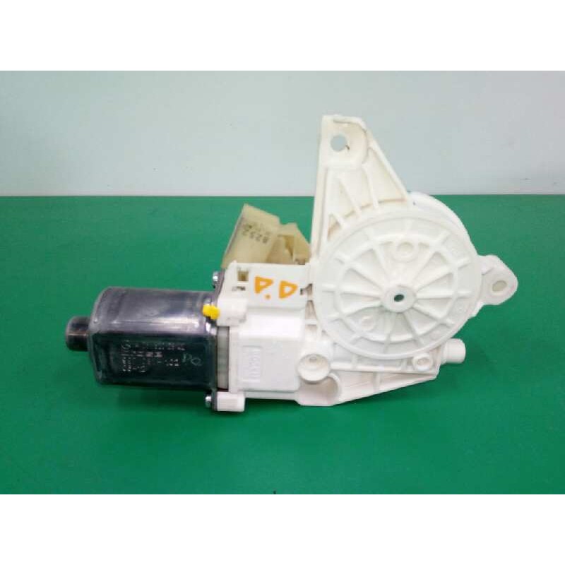 Recambio de motor elevalunas delantero derecho para mercedes-benz clase m (w164) 3.0 cdi cat referencia OEM IAM A2518200842 0130