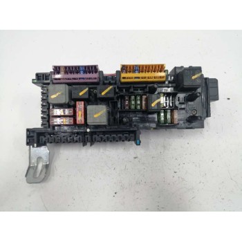 CAJA RELES / FUSIBLES 016706581A 