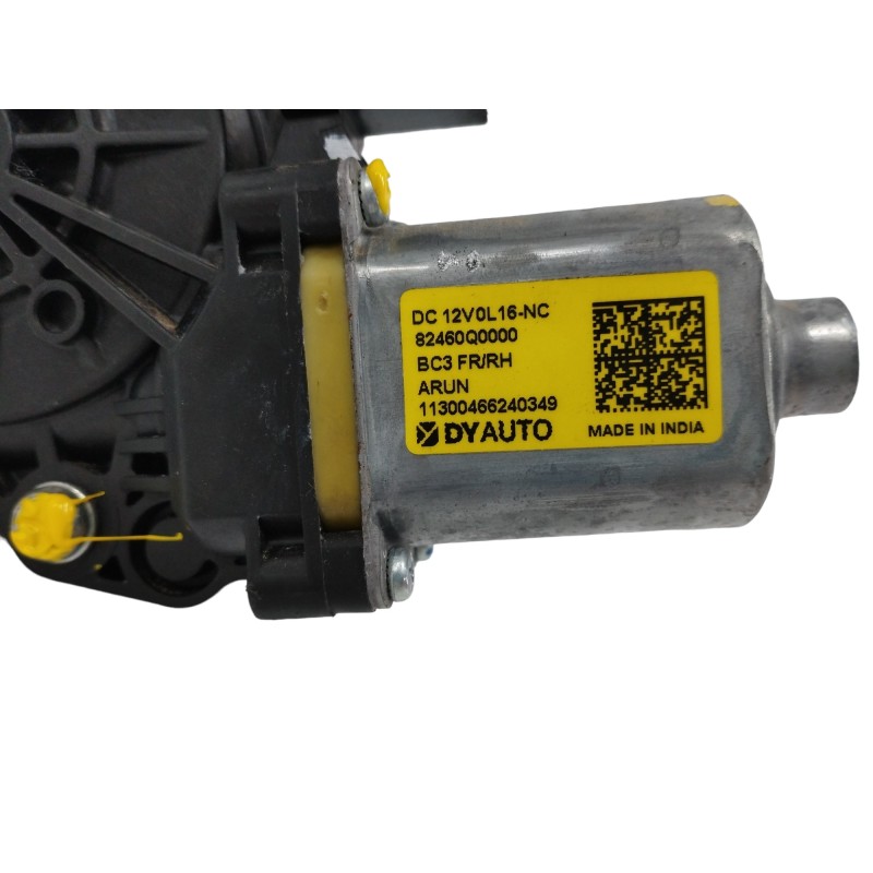 ELEVALUNAS DELANTERO DERECHO 82402Q0010