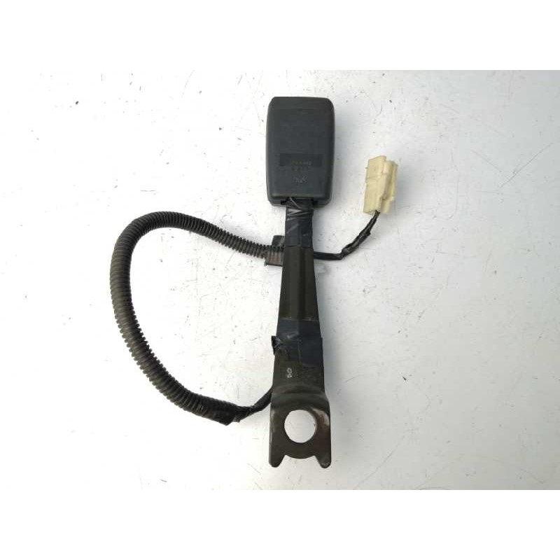 Recambio de enganche cinturon izquierdo para toyota yaris (ksp9/scp9/nlp9) 1.4 turbodiesel cat referencia OEM IAM 3C5532510 DELA
