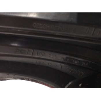 Recambio de piloto trasero derecho para peugeot 208 1.2 12v e-thp referencia OEM IAM 9825601180  