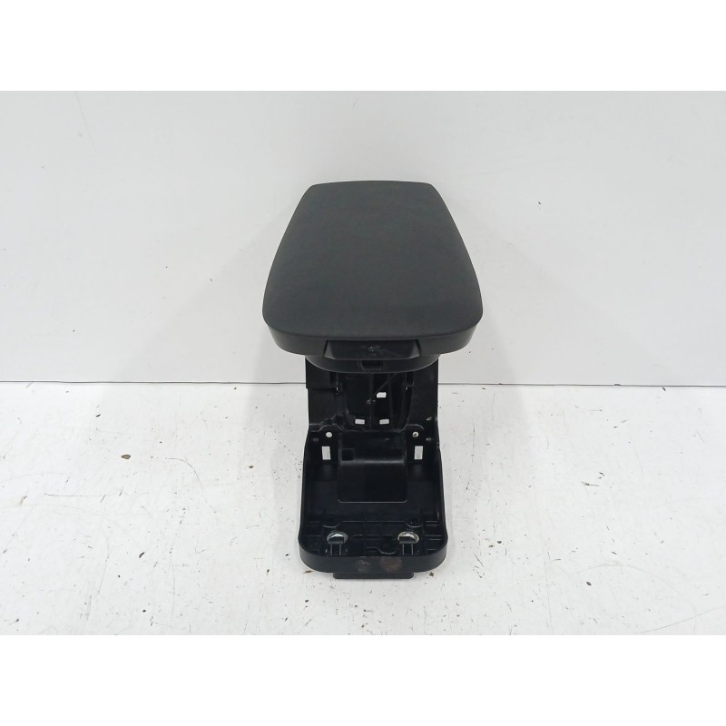 Recambio de apoyabrazos central para volvo v40 hatchback (525) d2 referencia OEM IAM 08632771  