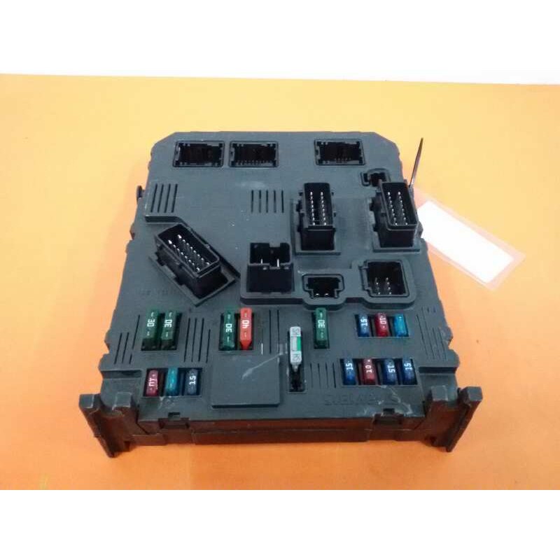 Recambio de caja reles / fusibles para peugeot 206 berlina xt referencia OEM IAM 658063  