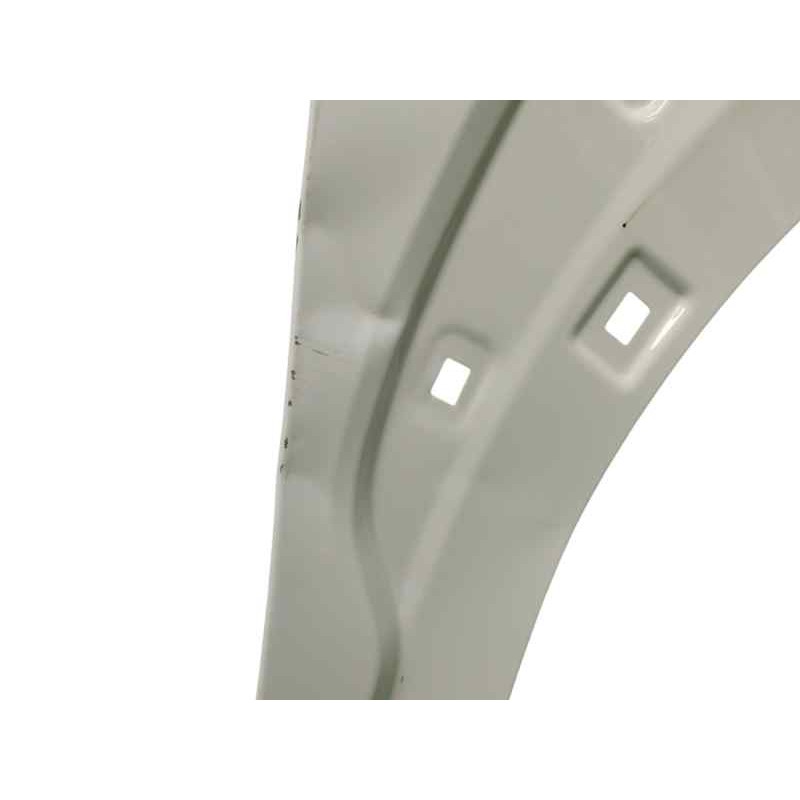 ALETA DELANTERA DERECHA NECESITA REPARACION