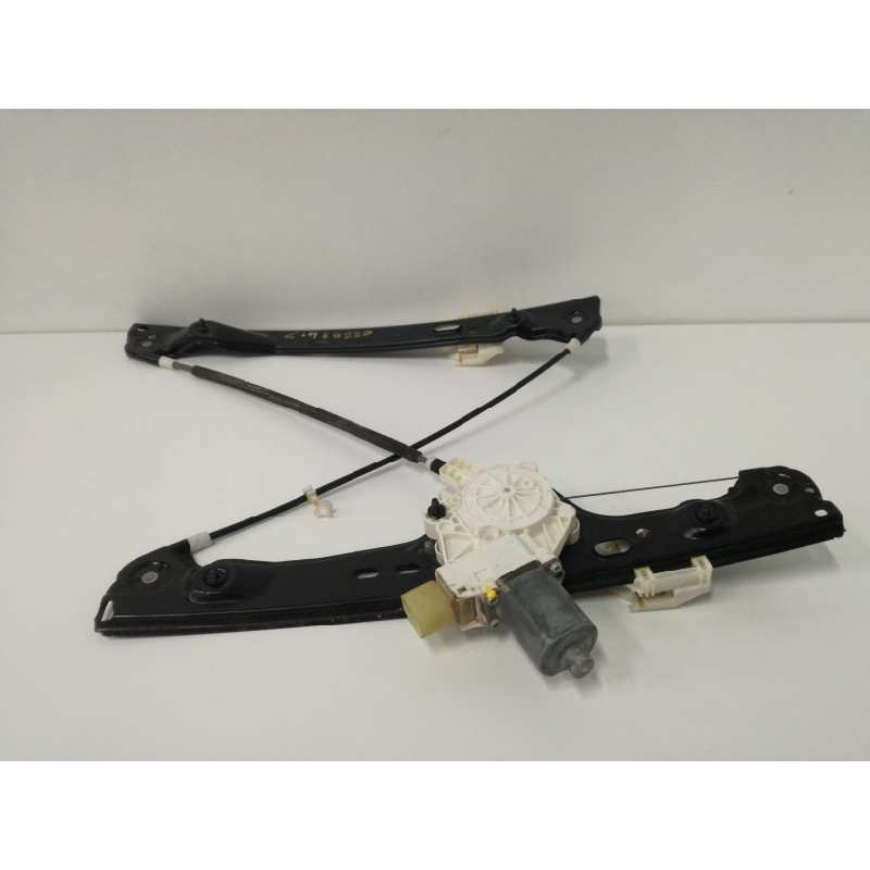 Recambio de elevalunas delantero derecho para bmw serie 3 berlina (e90) 2.0 16v diesel referencia OEM IAM FUNDA 7060266 CARIBE F