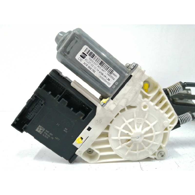 ELEVALUNAS DELANTERO DERECHO