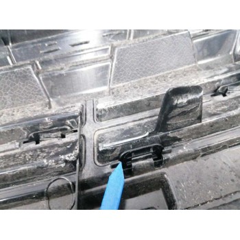 Recambio de rejilla delantera para volkswagen crafter kasten (sy) referencia OEM IAM 7C0853651A SOPORTES ROTOS 