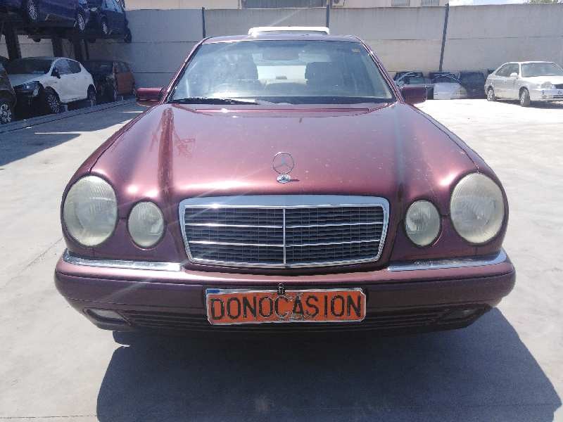 mercedes-benz clase e (w210) berlina del año 1998