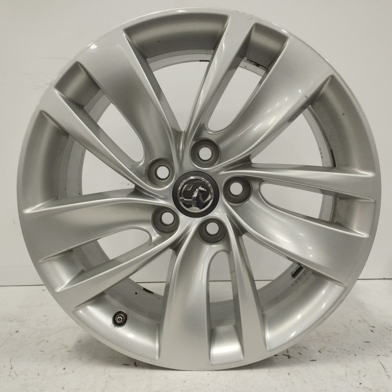 Recambio de llanta para opel insignia berlina 2.0 16v cdti referencia OEM IAM 13313832 18X8 IS42 5H 5X120