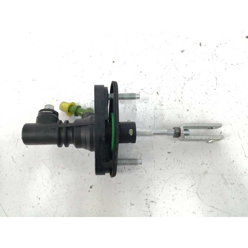 Recambio de bomba embrague para toyota auris 2.0 d-4d cat referencia OEM IAM 3142002051A  