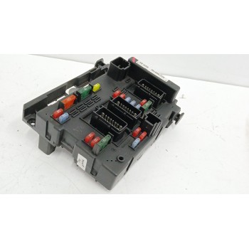 Recambio de caja reles / fusibles para peugeot 206 berlina 1.4 hdi referencia OEM IAM 9657608780  