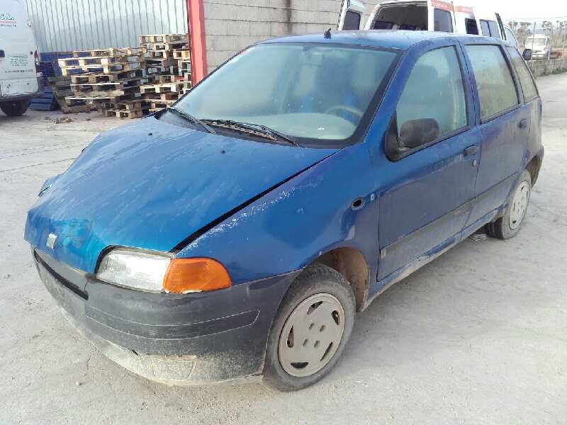 FIAT PUNTO BERLINA (176)