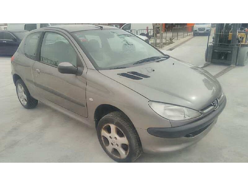 PEUGEOT 206 BERLINA
