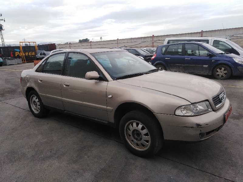 AUDI A4 BERLINA (B5)