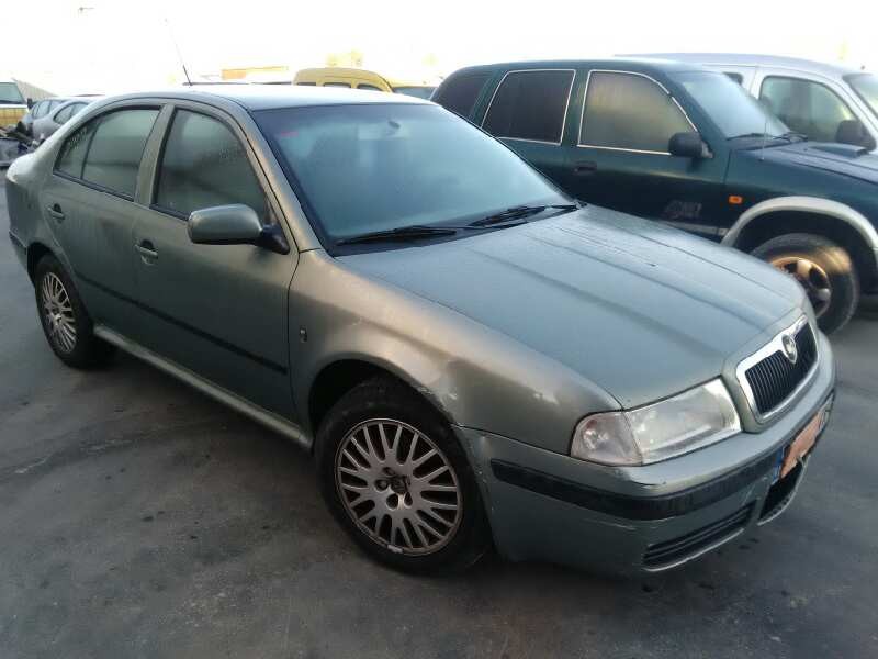 SKODA OCTAVIA BERLINA (1U2)