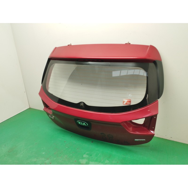 PORTON TRASERO NECESITA REPARACION