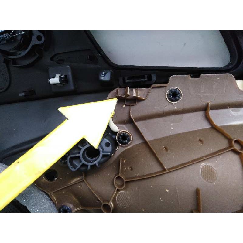 GUARNECIDO PUERTA DELANTERA IZQUIERDA