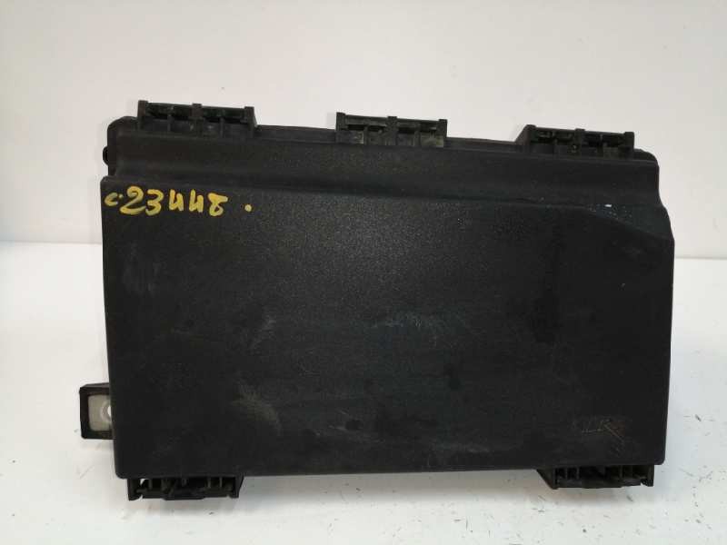 Recambio de caja reles / fusibles para opel astra gtc 1.9 cdti referencia OEM IAM 13206754  
