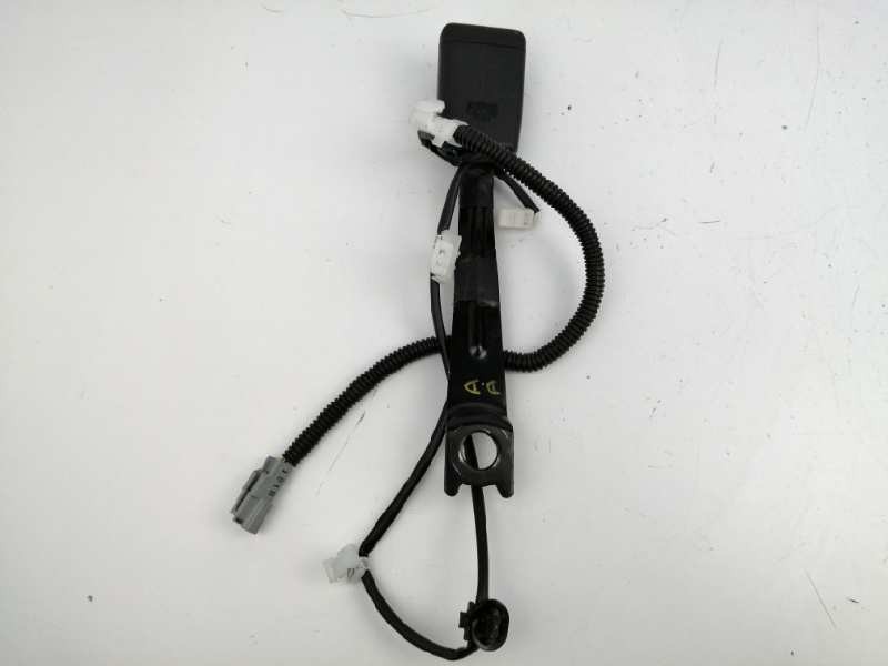 Recambio de enganche cinturon derecho para toyota auris active referencia OEM IAM G3729 DELANTERO 674991 Recambio de enganche cinturon derecho para toyota auris active referencia OEM IAM G3729 DELANTERO 674991