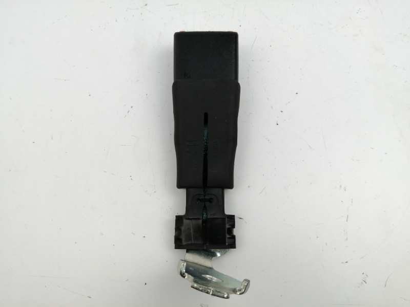 Recambio de enganche cinturon derecho para toyota auris active referencia OEM IAM 07479 TRASERO Recambio de enganche cinturon derecho para toyota auris active referencia OEM IAM 07479 TRASERO