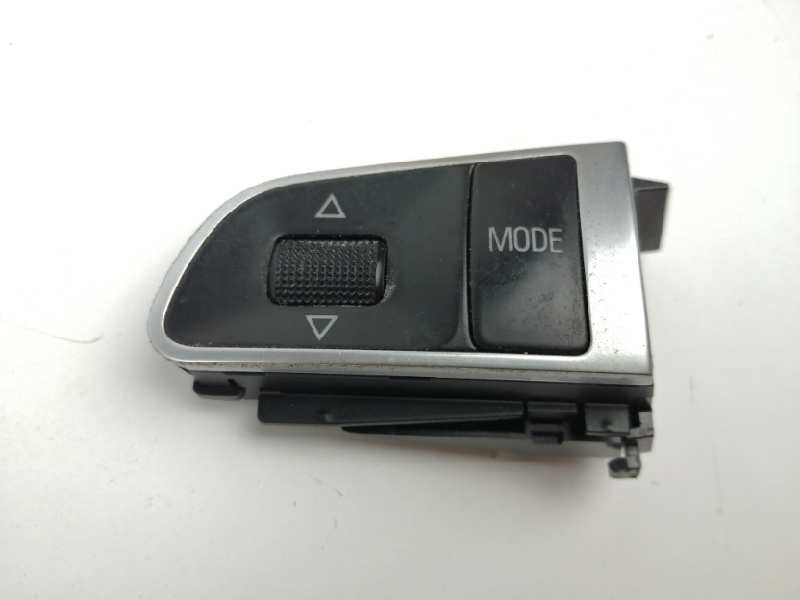 Recambio de mando volante para audi a4 ber. (b8) 2.0 16v tdi referencia OEM IAM 4E0951527AD LADO IZQUIERDO Recambio de mando volante para audi a4 ber. (b8) 2.0 16v tdi referencia OEM IAM 4E0951527AD LADO IZQUIERDO