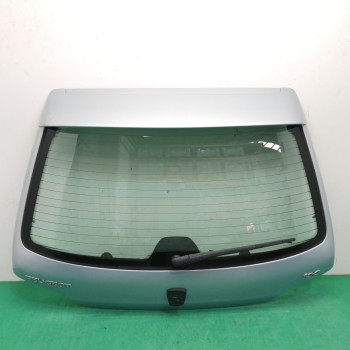 PORTON TRASERO NECESITA REPARACION 
