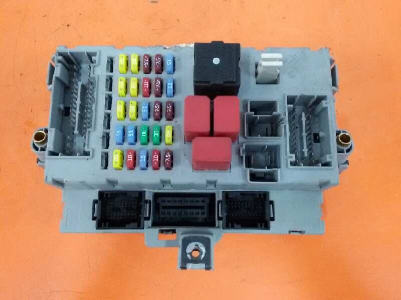 Recambio de caja reles / fusibles para fiat croma (194) 1.9 16v multijet emotion referencia OEM IAM 51786924  