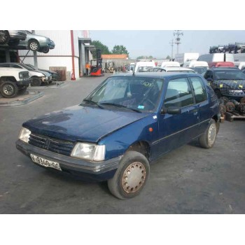 peugeot 205 berlina del año 1983