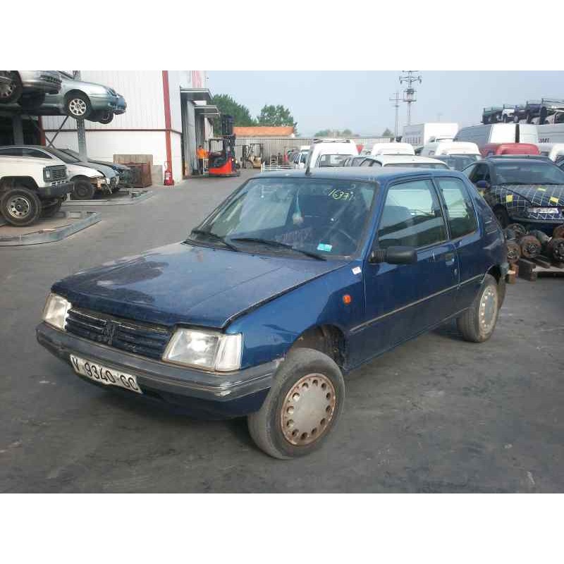 peugeot 205 berlina del año 1983