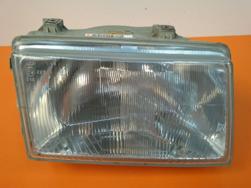 Recambio de faro derecho para renault trafic (desde 5.89) 1.9 diesel referencia OEM IAM   