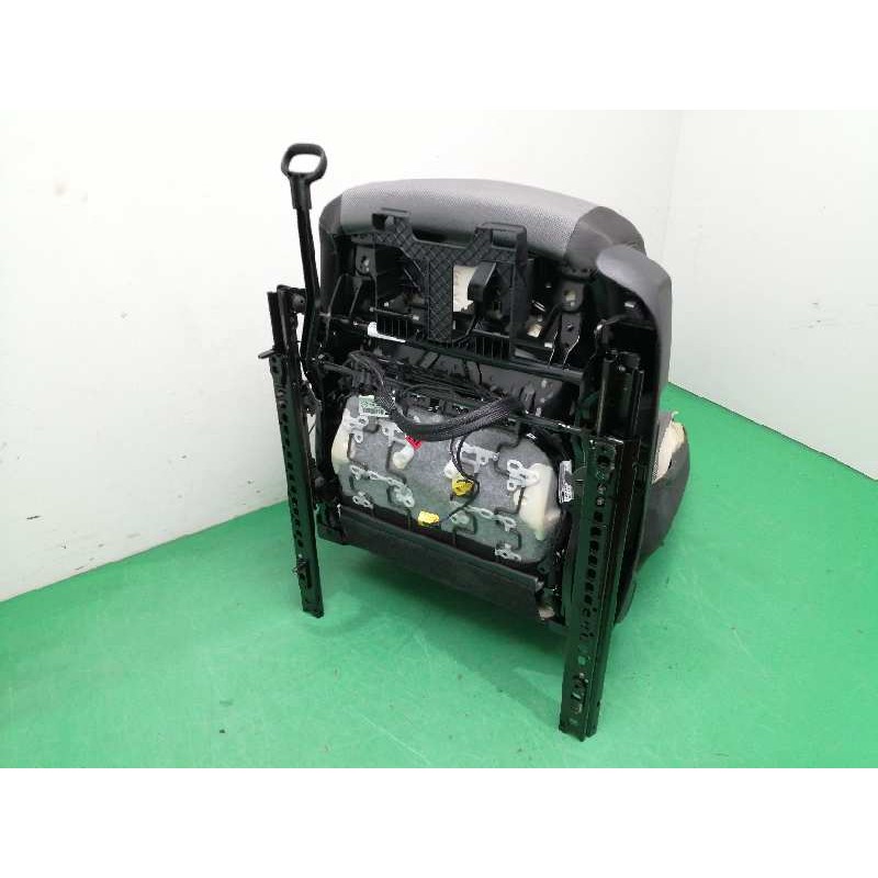 ASIENTO DELANTERO IZQUIERDO NECESITA REPARACION PROTECTOR SALTADO