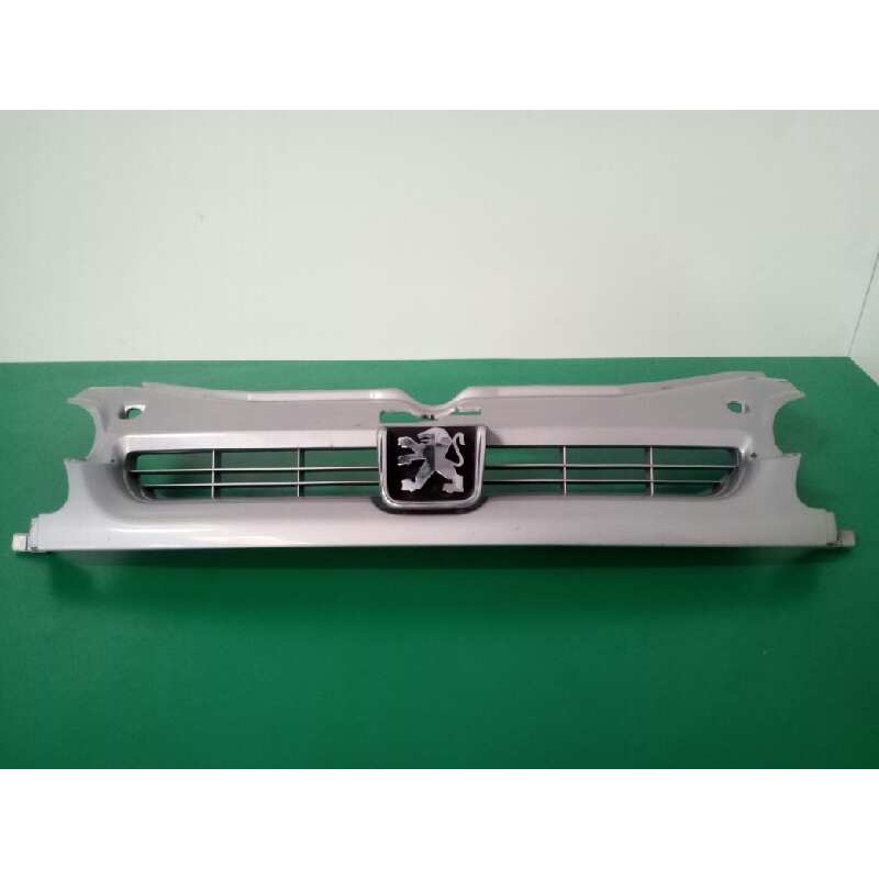 Recambio de rejilla delantera para peugeot partner (s1) combispace referencia OEM IAM   