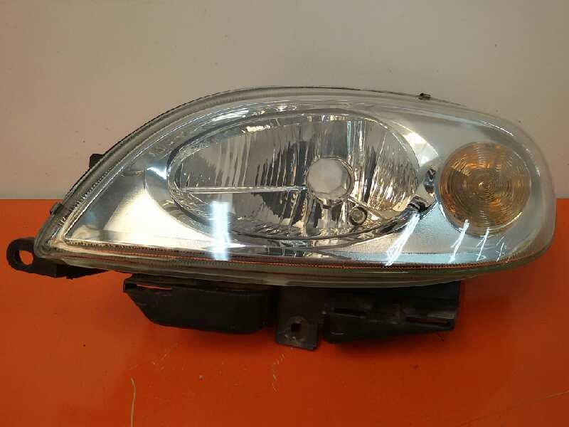 Recambio de faro izquierdo para citroën saxo 1.4 sx referencia OEM IAM 6204W2 89003434 9636331780