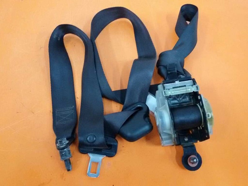 Recambio de cinturon seguridad delantero derecho para hyundai h 1 starex h 1 starex td referencia OEM IAM 888804A300  