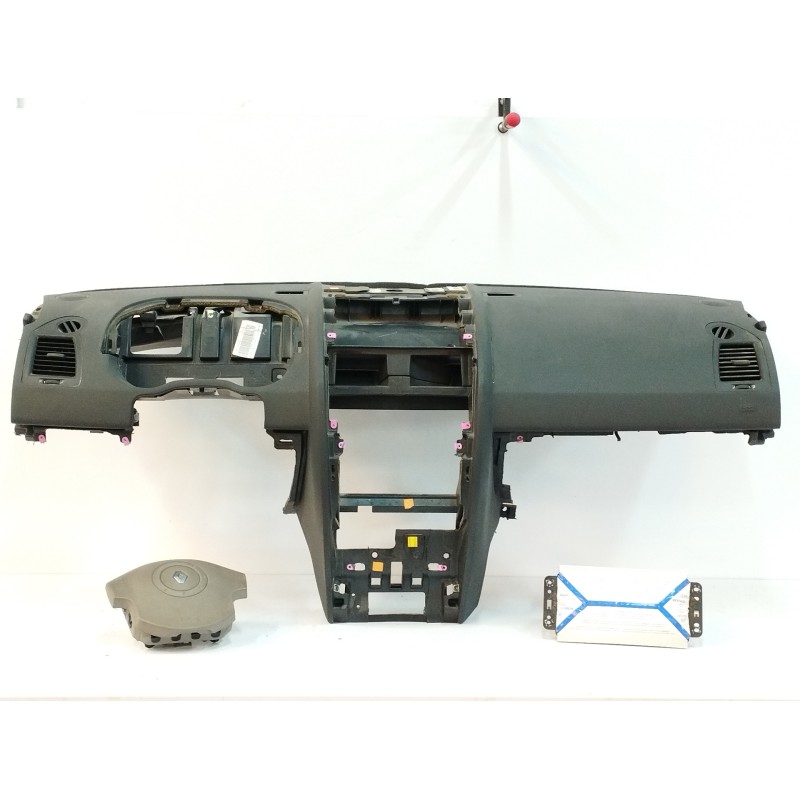 Recambio de salpicadero para renault megane ii coupe/cabrio luxe privilege referencia OEM IAM 8200288181 8200301516A 8200292043C