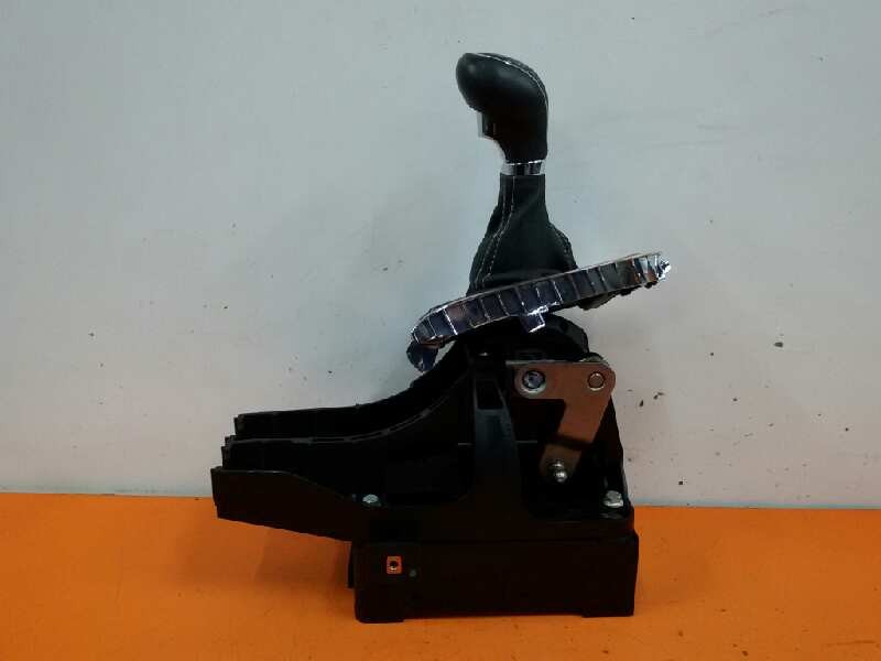 Recambio de palanca cambio para opel astra j sports tourer cosmo referencia OEM IAM 55563829  